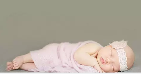 三個小妙招，巧對寶寶睡覺“黑白顛倒”