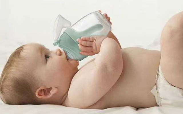 [母乳喂養(yǎng)]奶水供應不足不要急，這樣喂寶寶就好